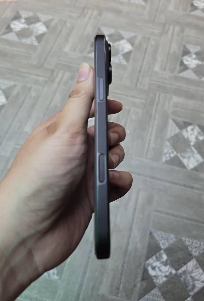 Apple iPhone 16 Pro Max 2