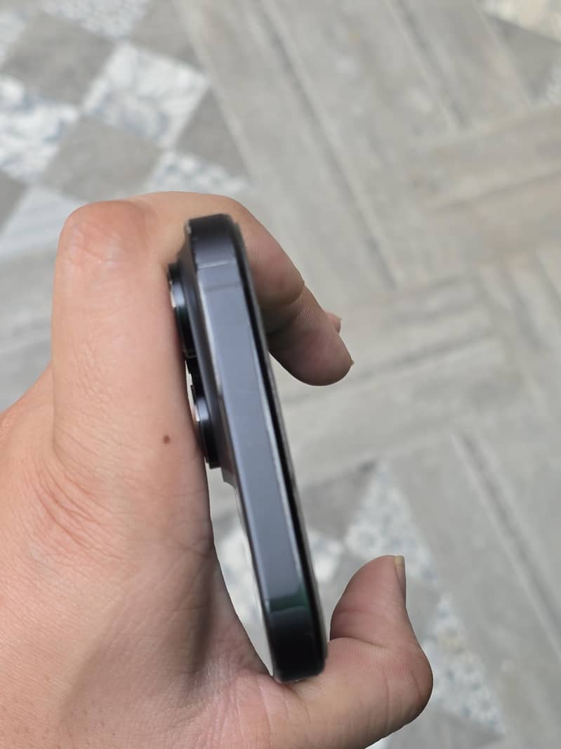 Apple iPhone 16 Pro Max 5