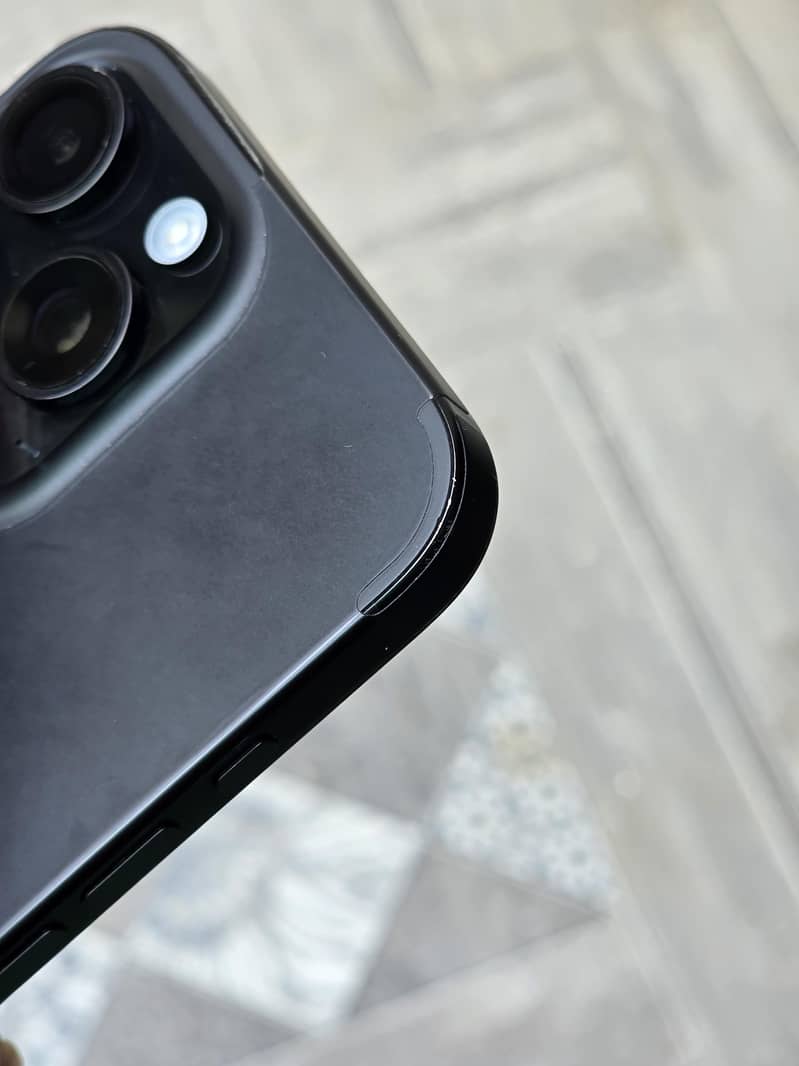 Apple iPhone 16 Pro Max 8
