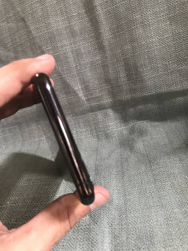 Apple iPhone 11 Pro Max 2