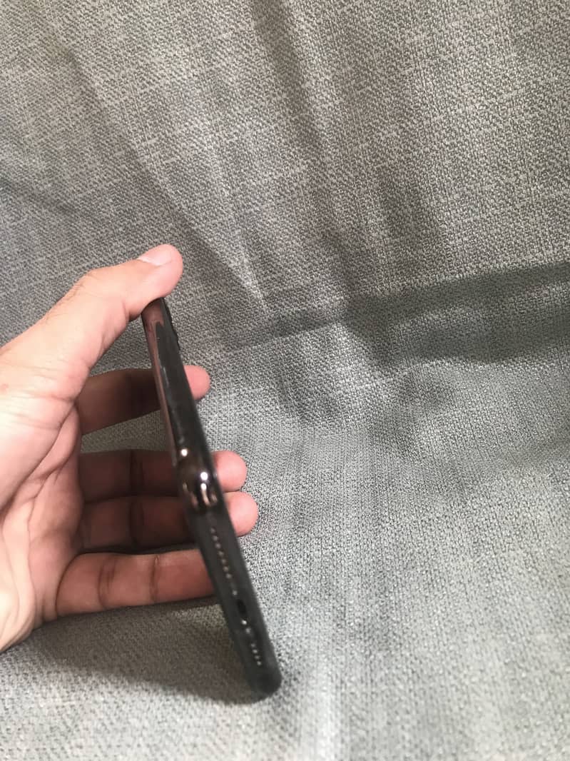 Apple iPhone 11 Pro Max 3