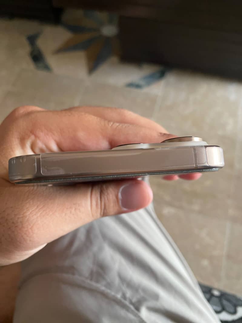 Apple iPhone 16 Pro Max 3