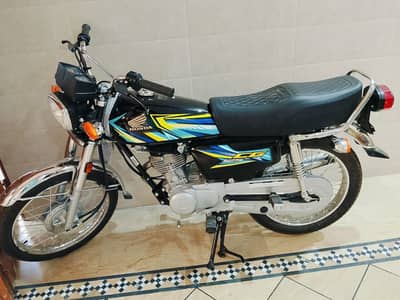 Honda 125 2026 black colour August 2026 ko nikla hua hn