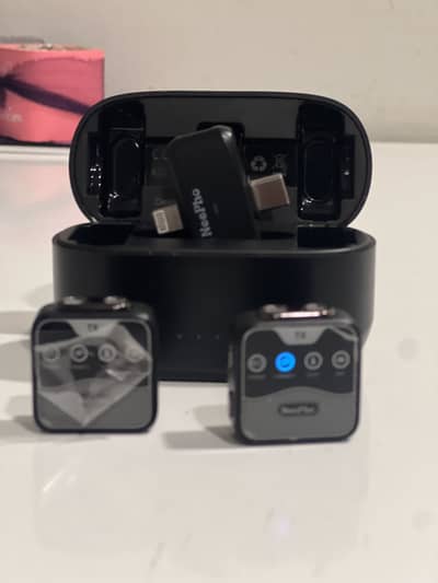 Iphone and C type wireless mic whatsapp 0305-210-1478
