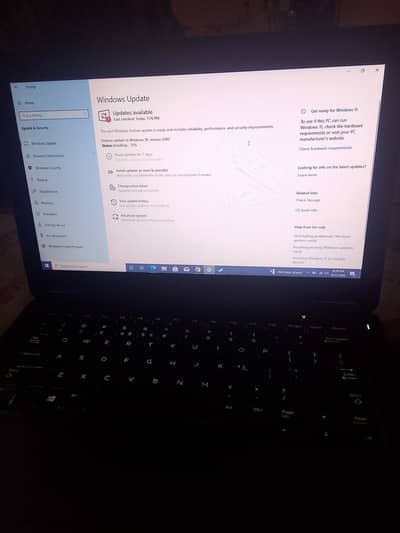 10 days return. 4 GB RAM 128 GB SSD.