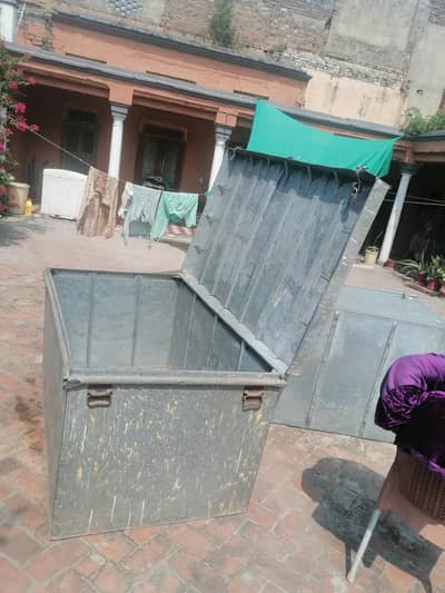 Big peti/sandook /steel peti heavy chadar wali