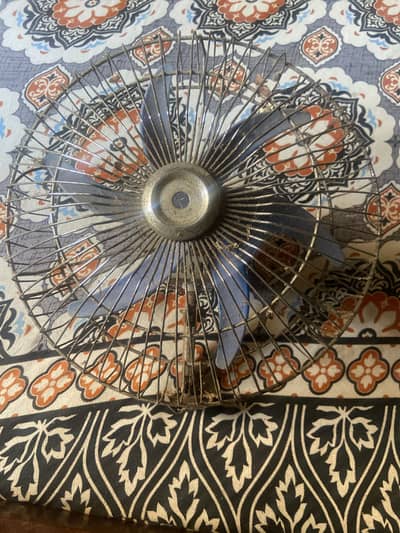 CAR FAN