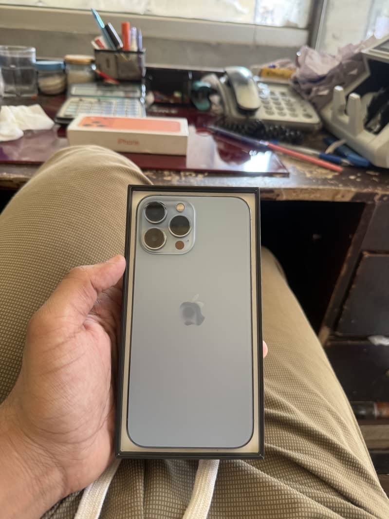 Apple iPhone 13 Pro Max 0