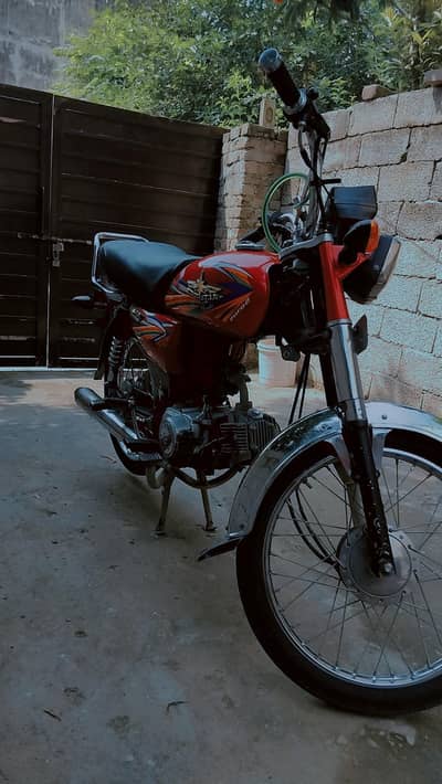 70 bike in lush condition