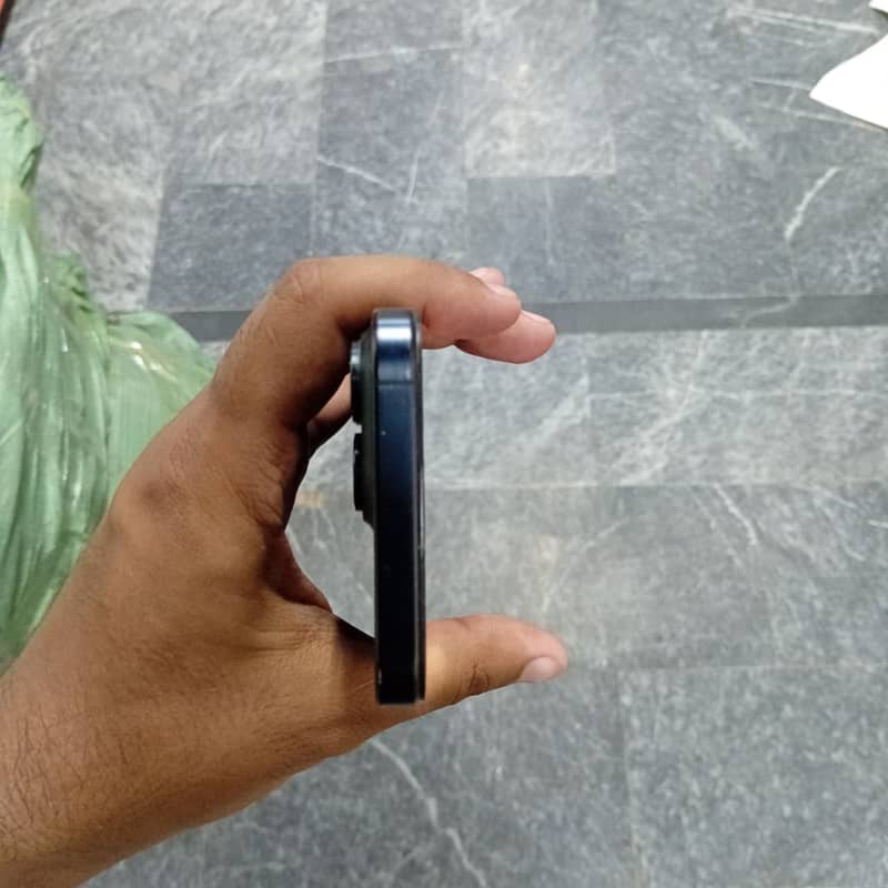 Apple iPhone 15 Pro Max 2