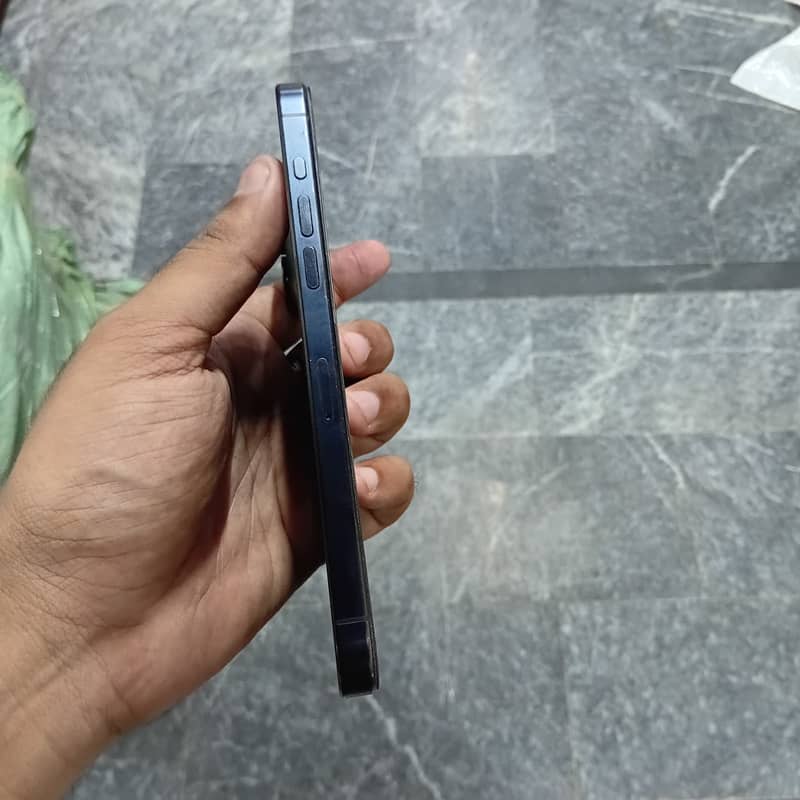 Apple iPhone 15 Pro Max 3