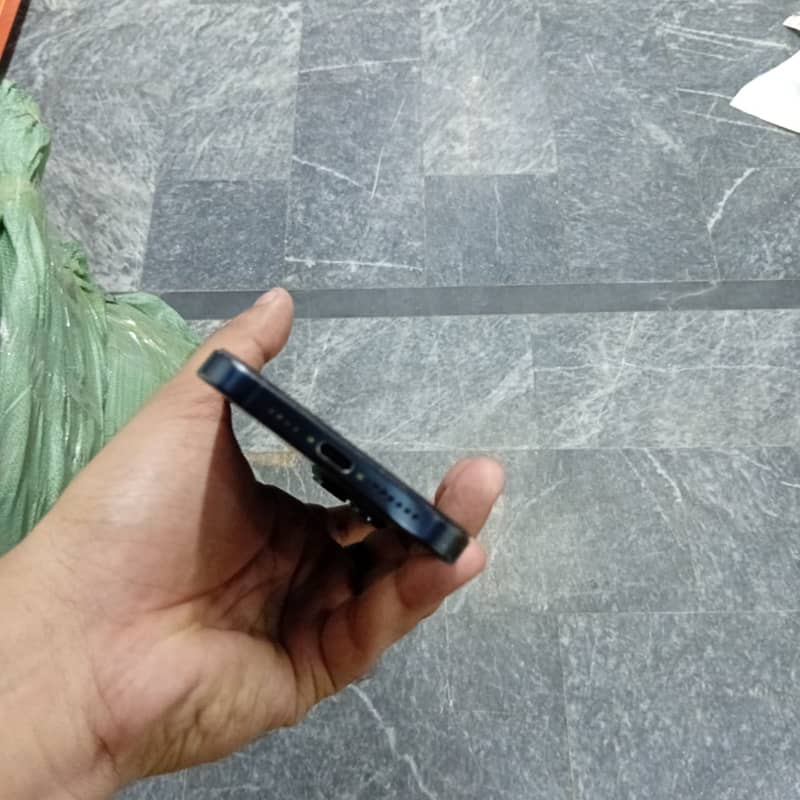 Apple iPhone 15 Pro Max 4