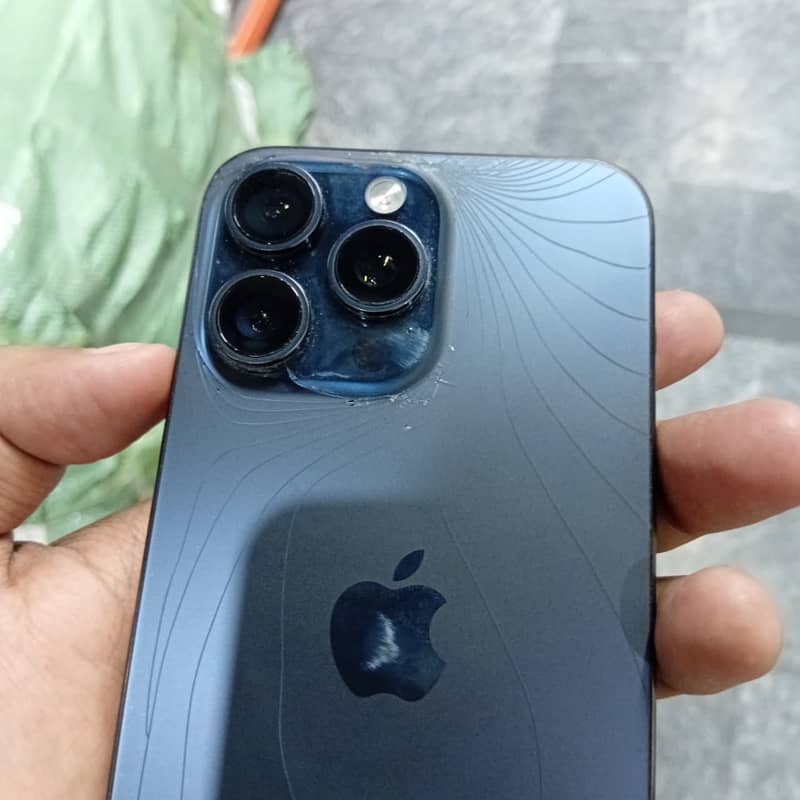Apple iPhone 15 Pro Max 7
