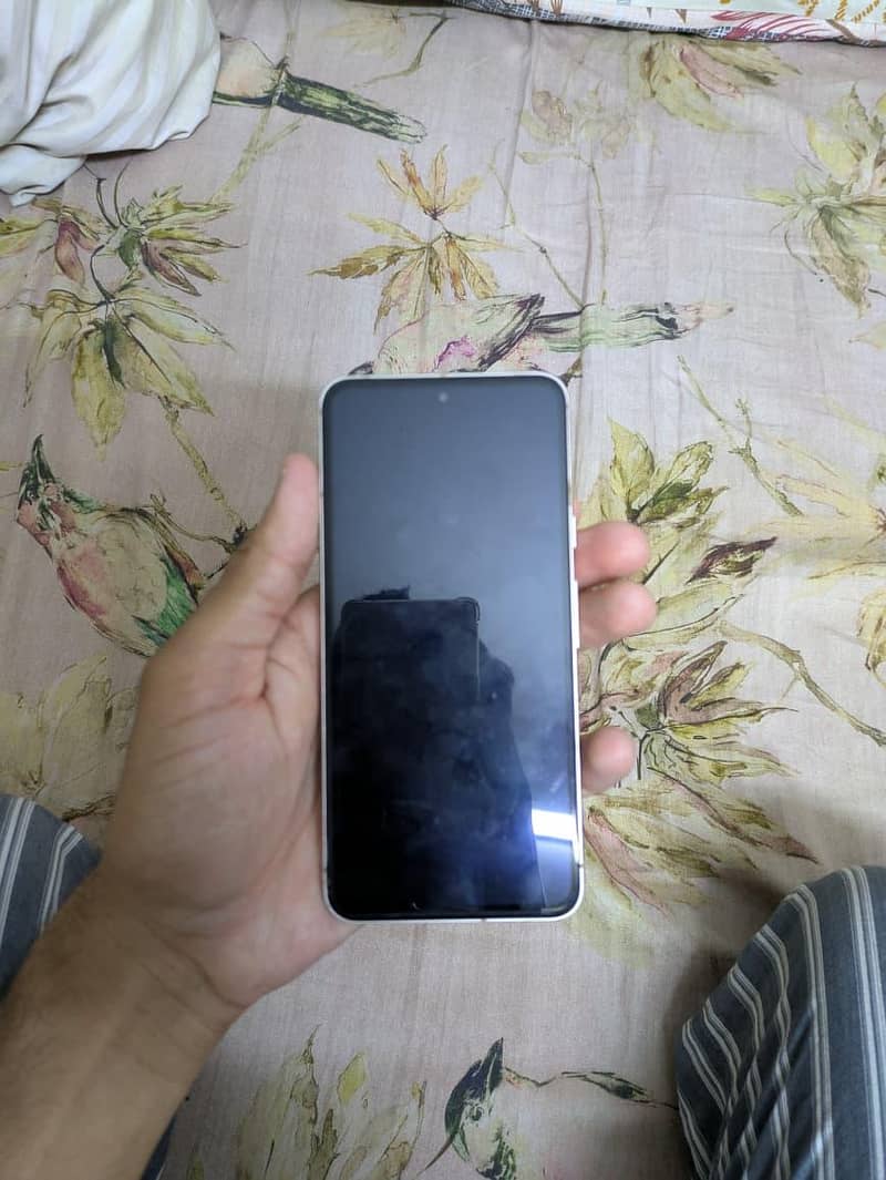 Google Pixel 8 4