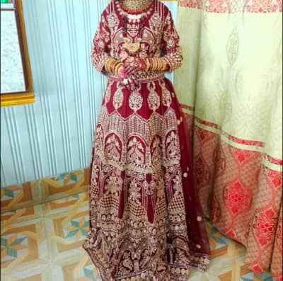 Red lehnga L size
