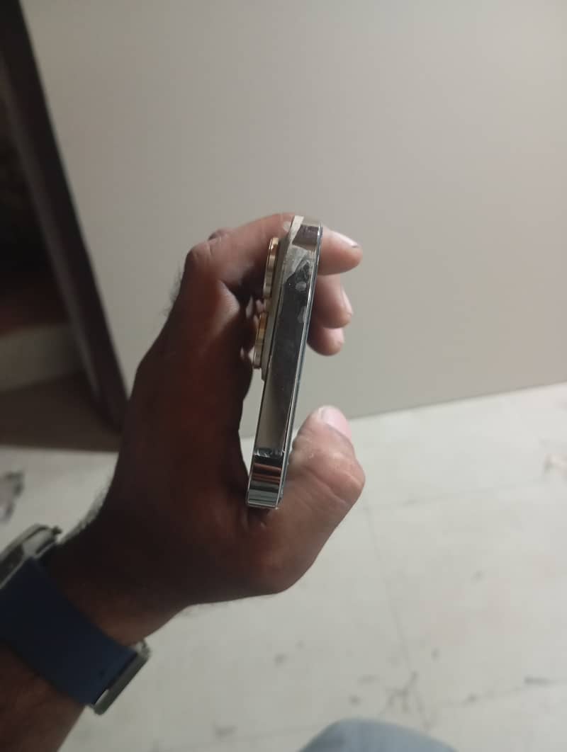 Apple iPhone 14 Pro Max 4