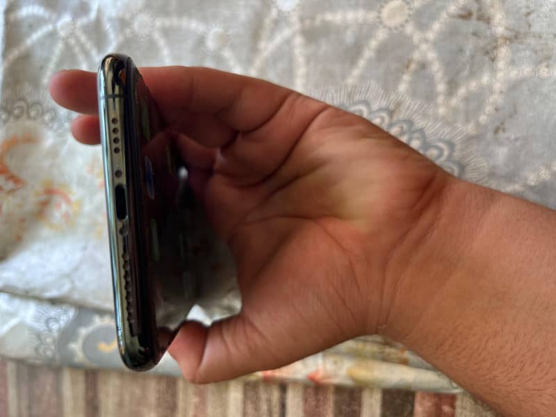 Apple iPhone 11 Pro Max 4