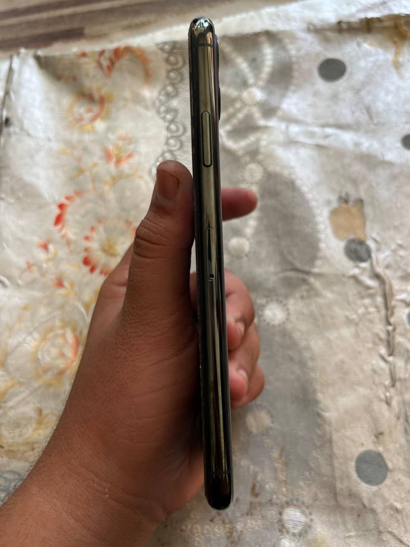 Apple iPhone 11 Pro Max 5