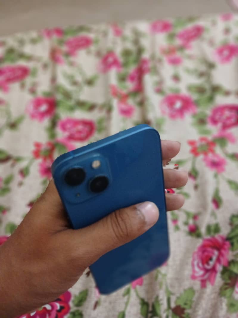 Apple iPhone 13 3