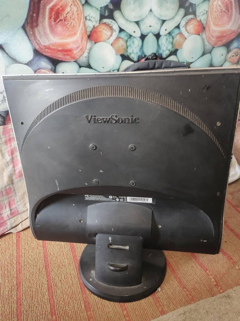 ViewSonic 21 Inch LCD  VG2021m With Built-in Speakers 1