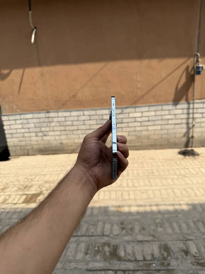 Apple iPhone 13 Pro Max 4