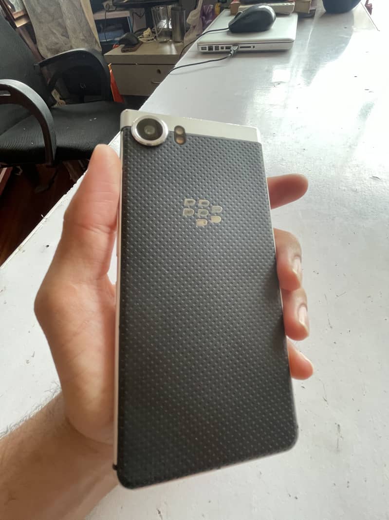 BlackBerry KEYone 7