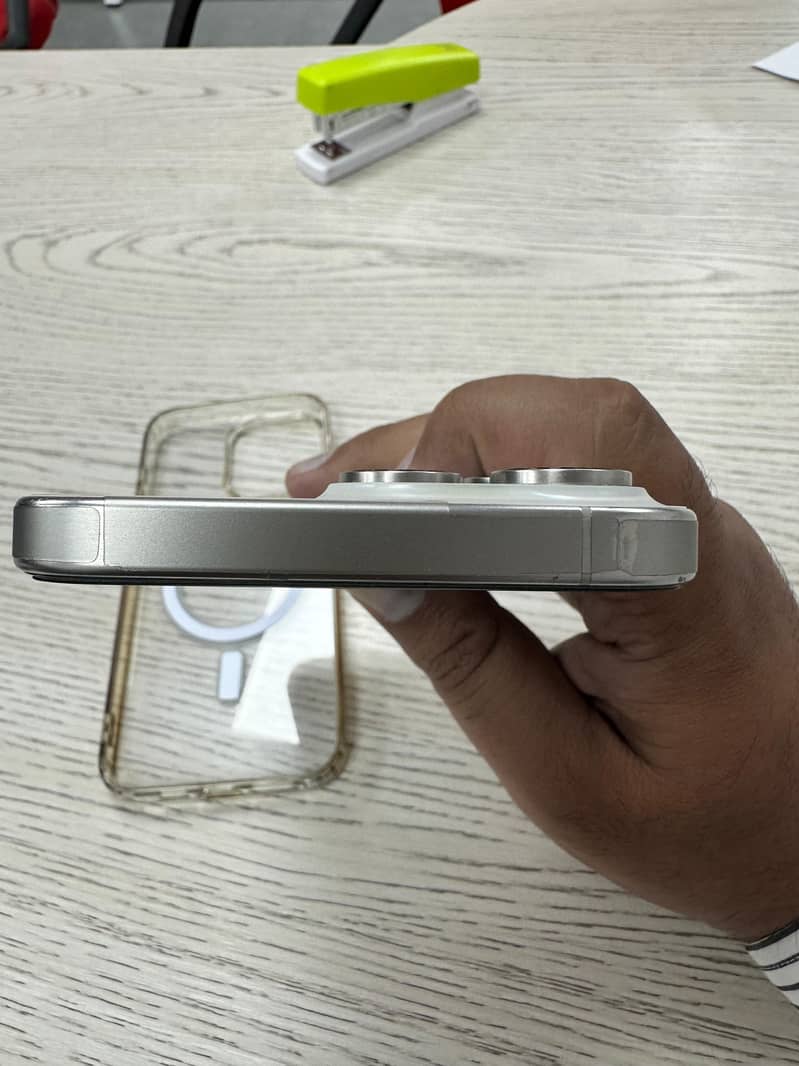 Apple iPhone 15 Pro Max 2