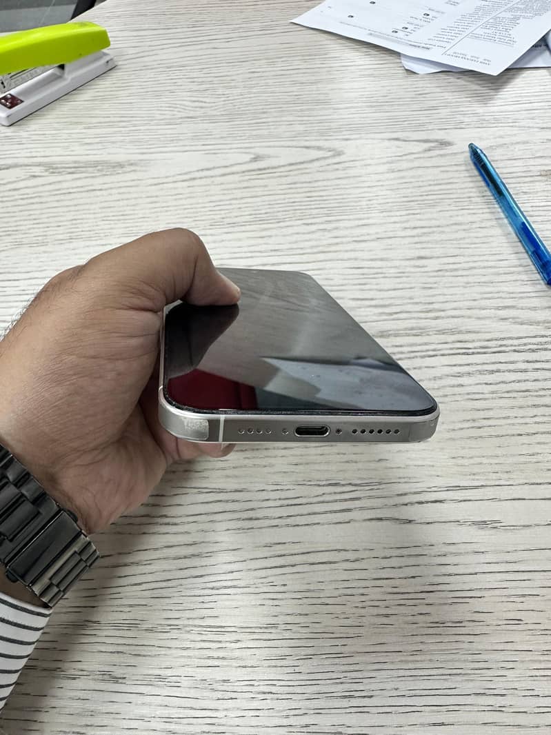 Apple iPhone 15 Pro Max 3