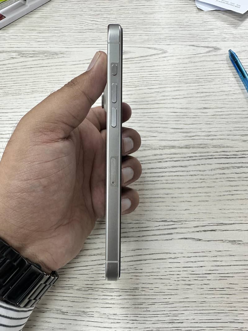 Apple iPhone 15 Pro Max 4
