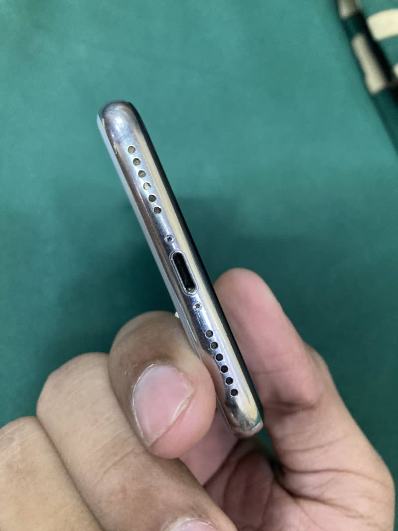 Apple iPhone X 3