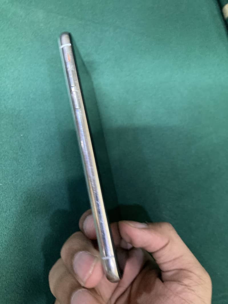 Apple iPhone X 5