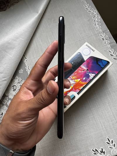 Samsung Mobile A70 6/128gb Officially approved