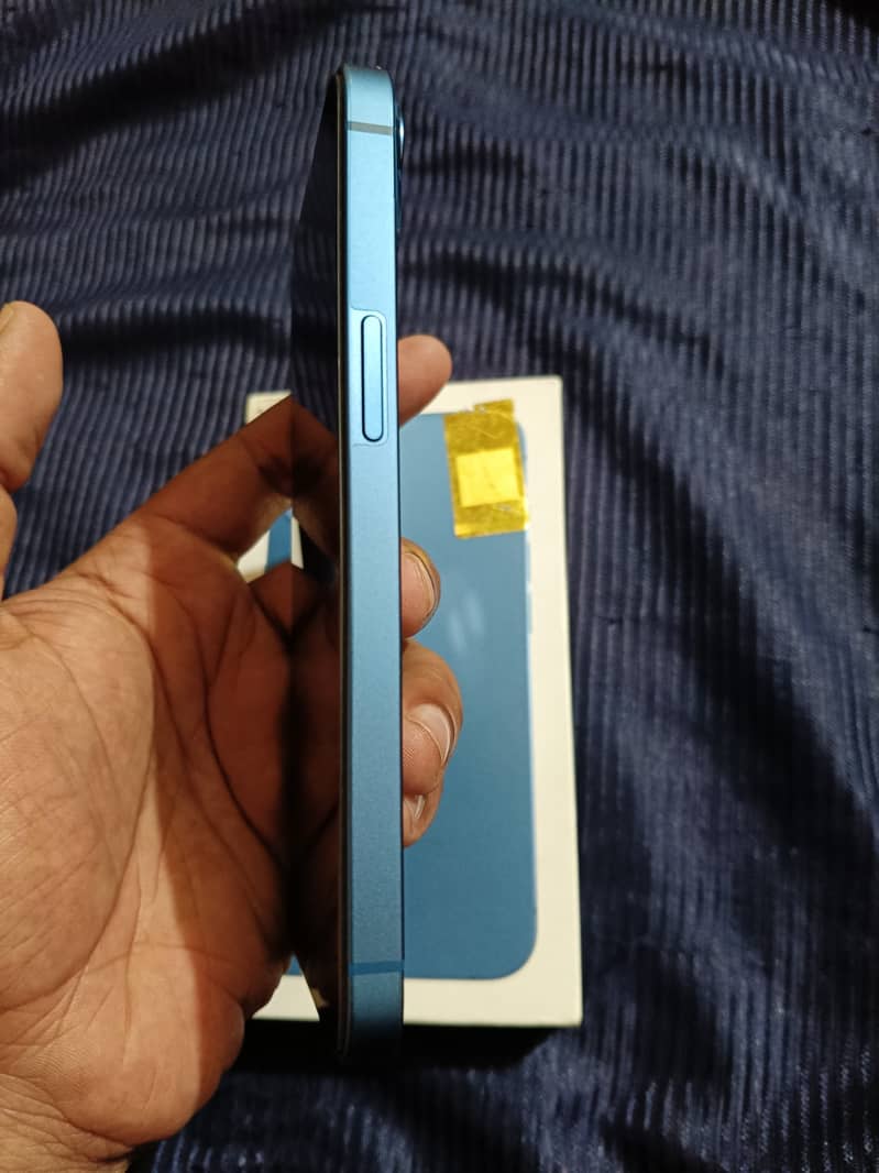 Apple iPhone 13 4