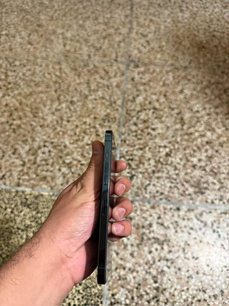 Apple iPhone 12 Pro Max 4