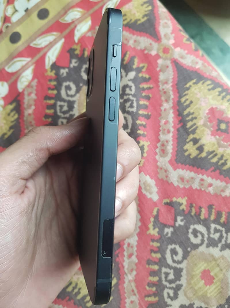Apple iPhone 12 3