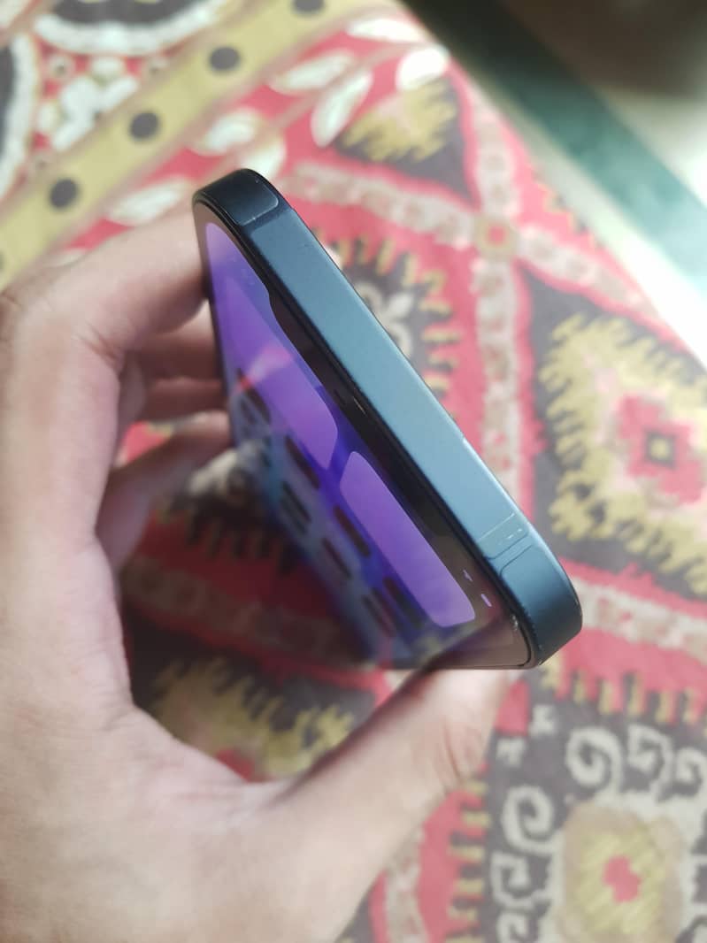 Apple iPhone 12 4