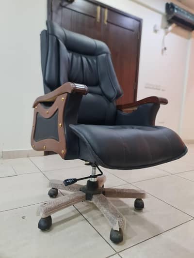 Executive Boss Chair / High Back Office Chair - Excellent Condition