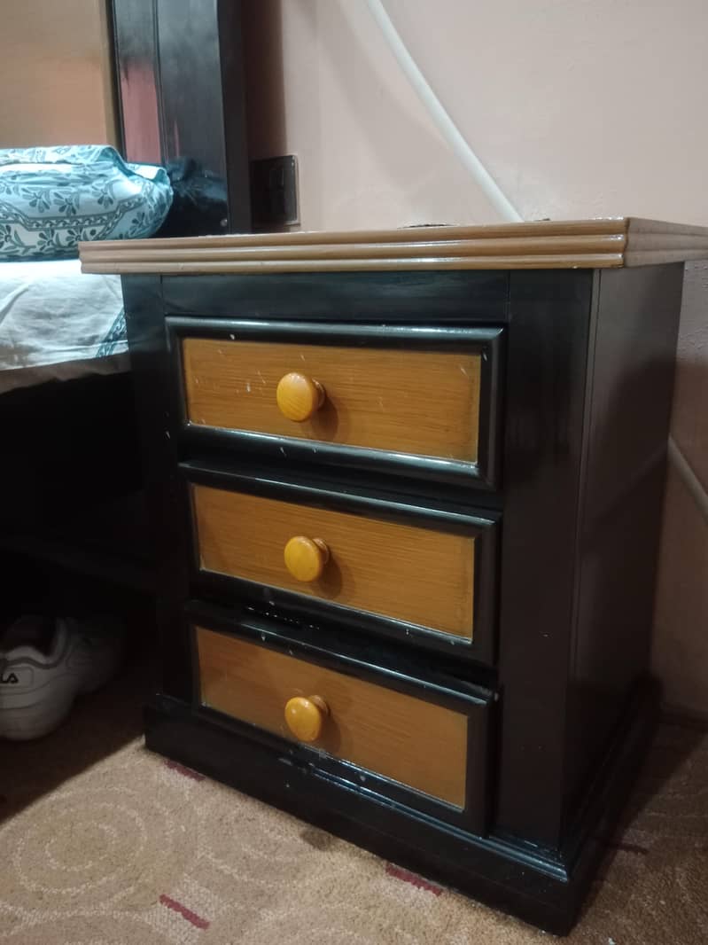 Bed Side Tables and Dressing Table. 5