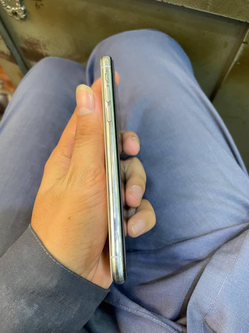 Apple iPhone X 3