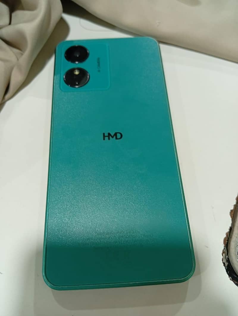 HMD Aura 2 4