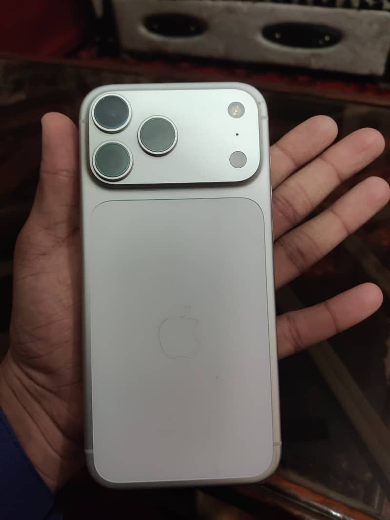 Apple iPhone 17 Pro Max 1