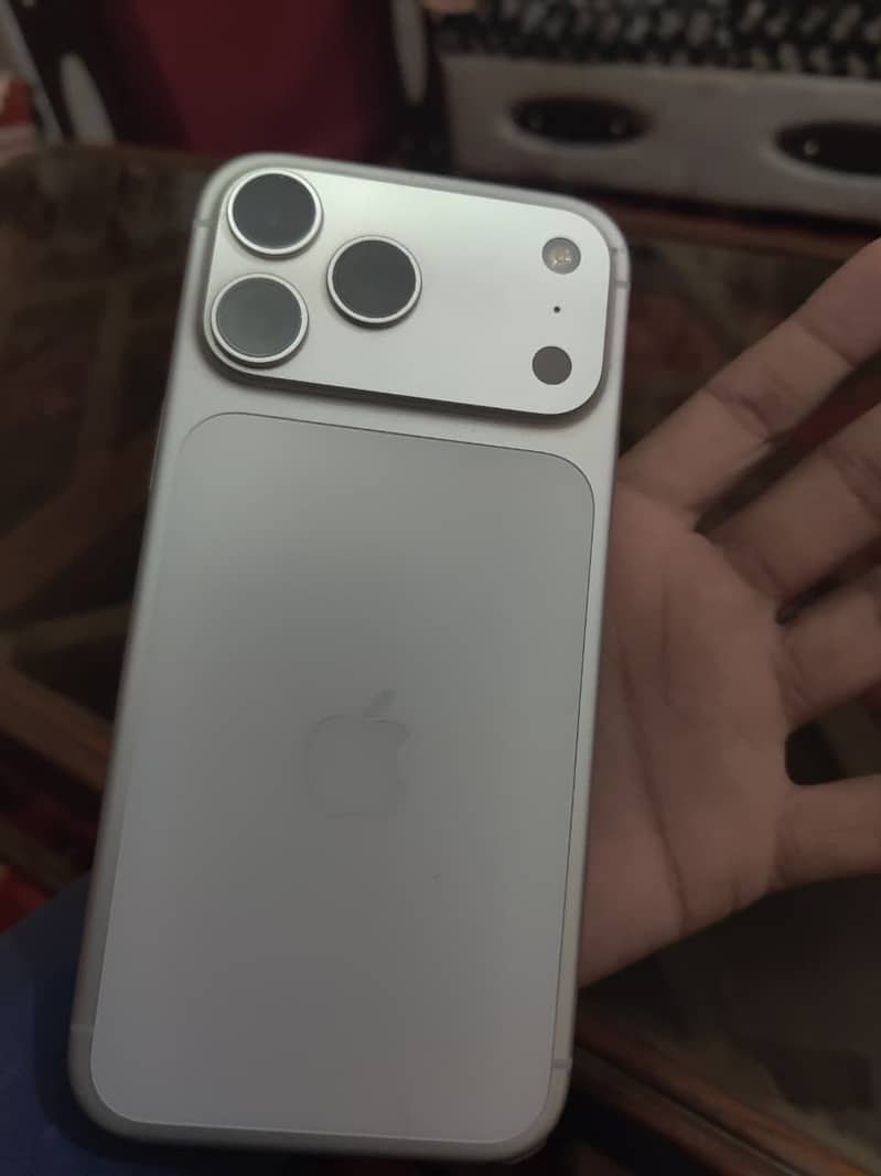Apple iPhone 17 Pro Max 2