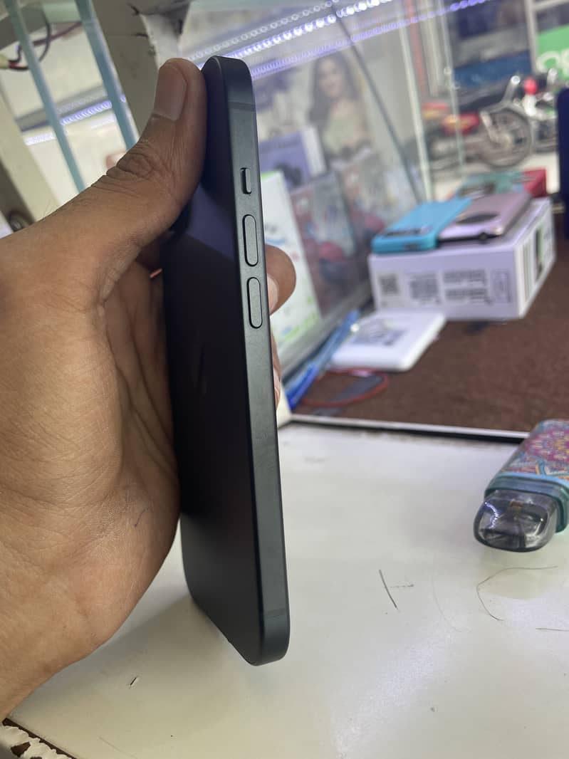 Apple iPhone 15 2