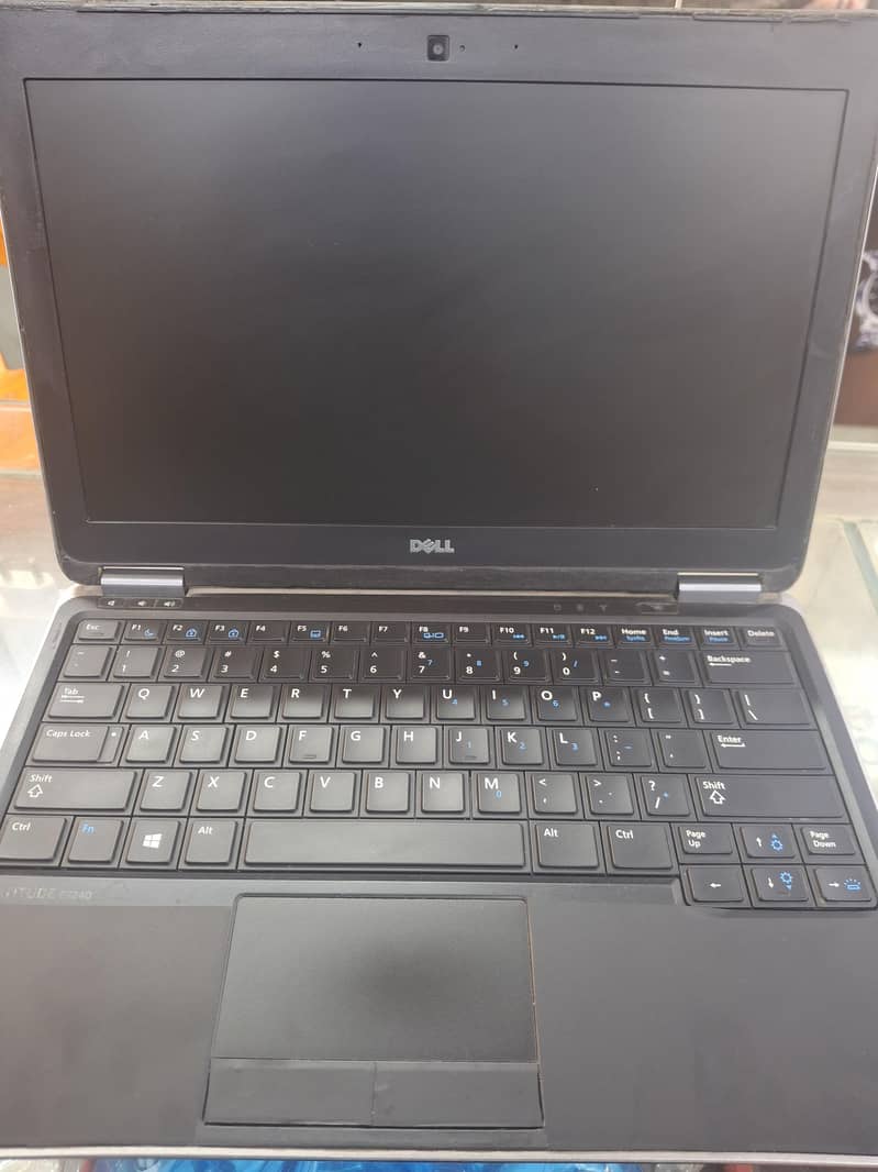 Dell Latitude E7240 0
