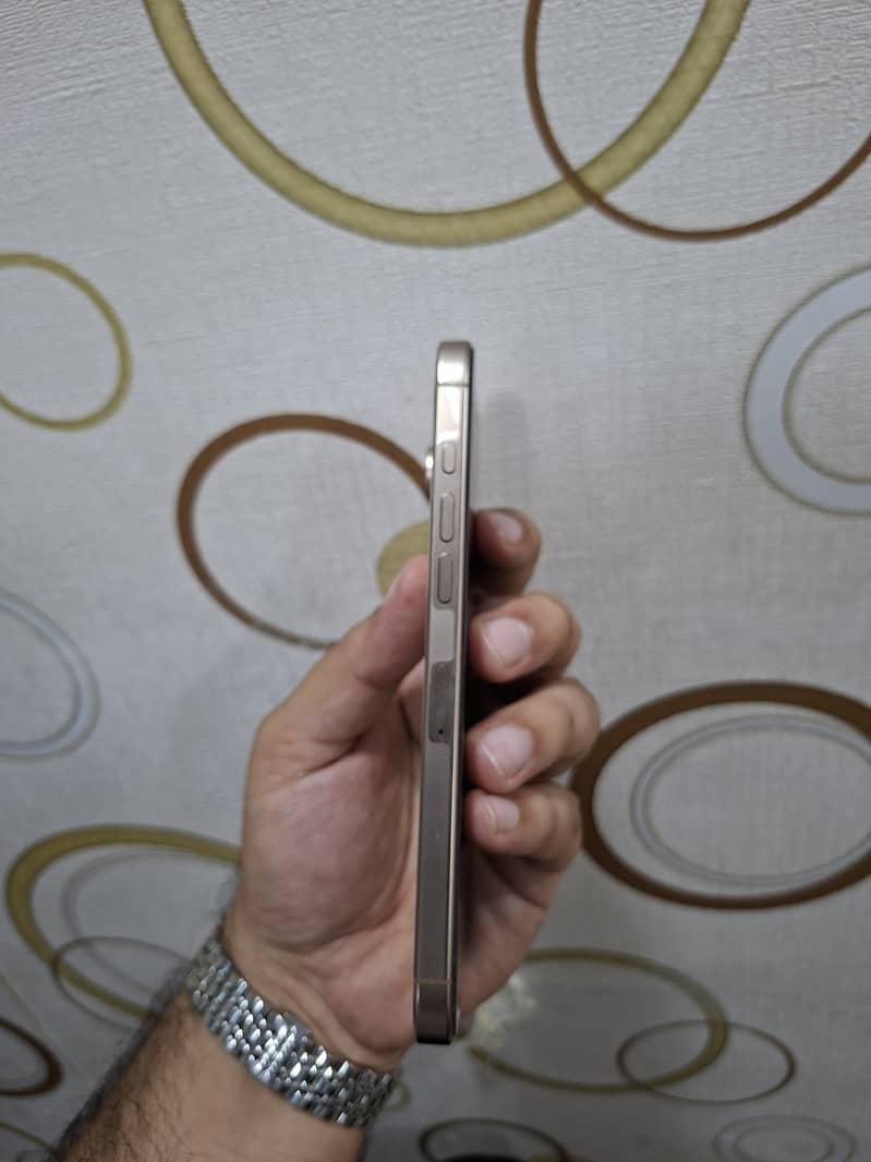 Apple iPhone 16 Pro Max 2