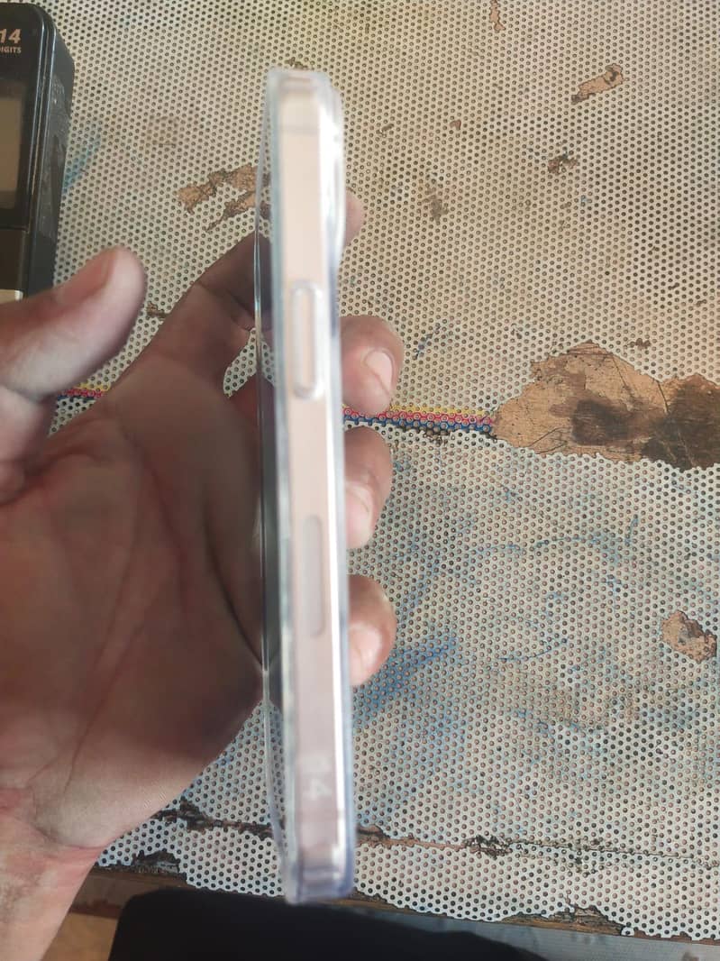 Apple iPhone 13 1