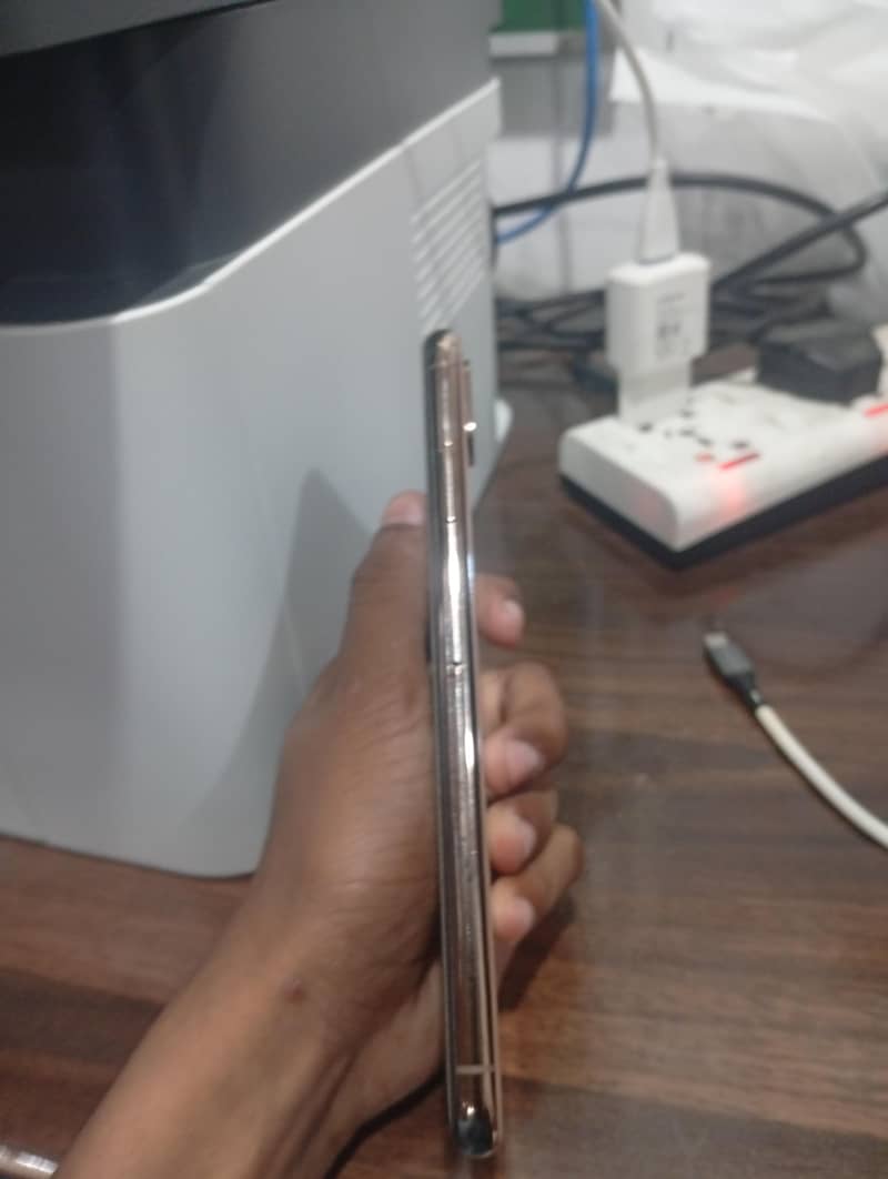 Apple iPhone XS Max 1
