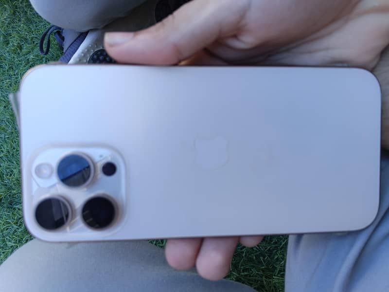 Apple iPhone 16 Pro Max 0