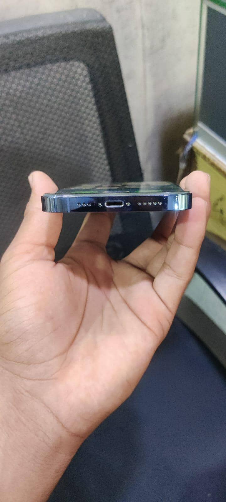 Apple iPhone 13 Pro 4