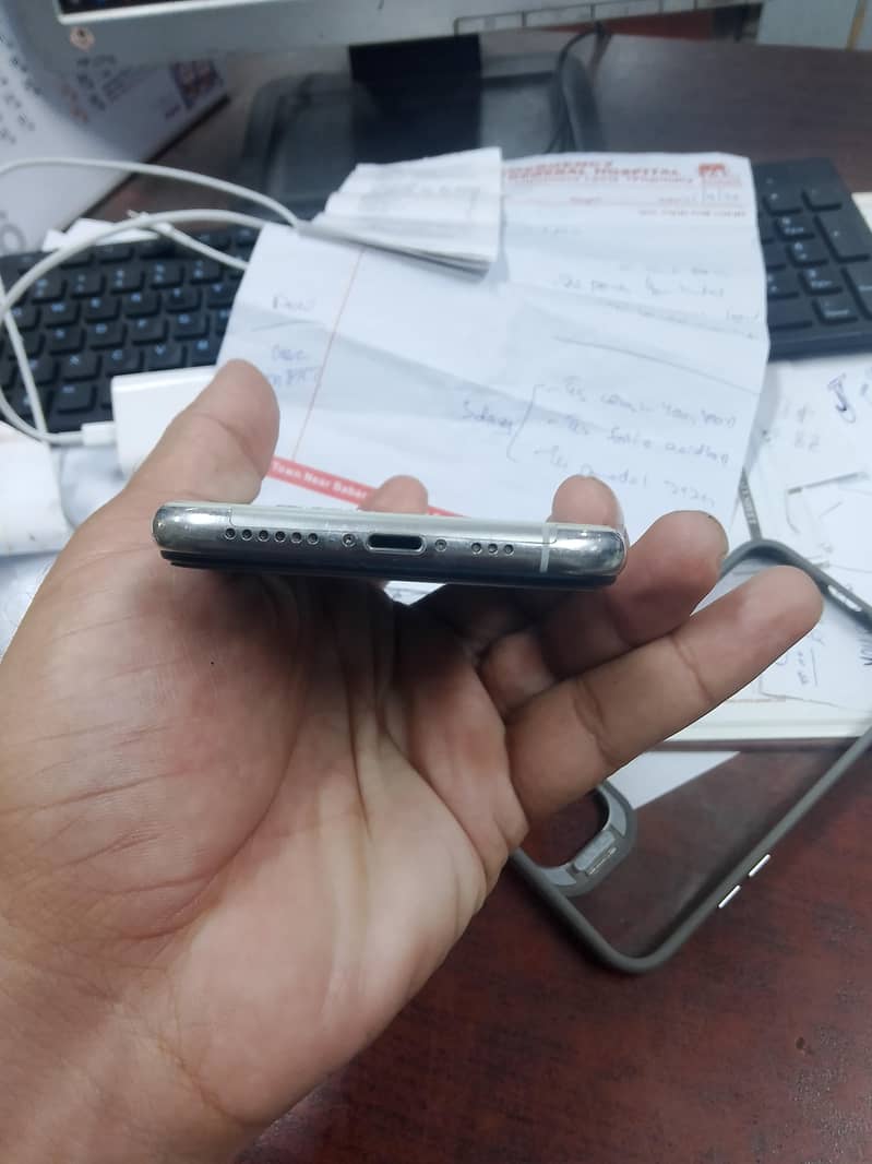 Apple iPhone 11 Pro 5